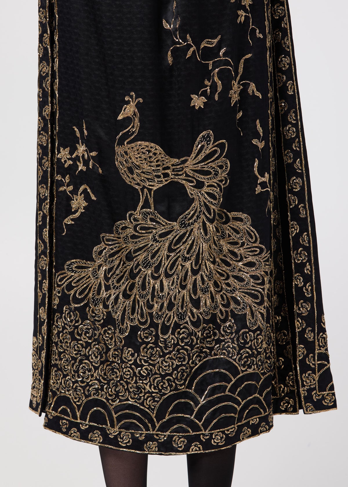 Juno close-up detail silk robe